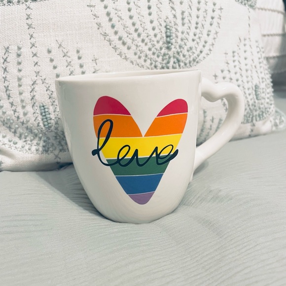 NWT Love Rainbow Mug with Heart Shaped Handle - Picture 3 of 4